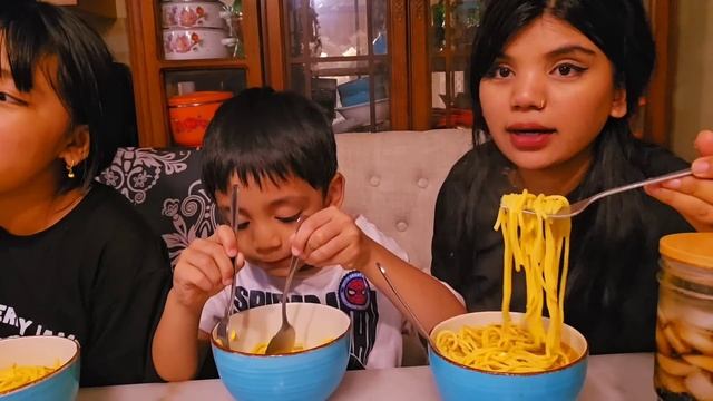 Mero ghar ko organic dalle khursani/Ra ama,chora,chori/pork😋 thukpa mukbang/sushilamukbangvlog# смотреть онлайн