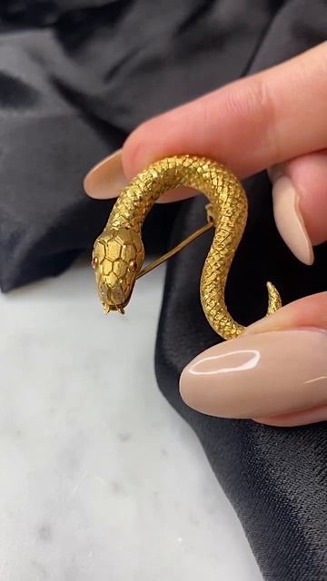 “Just as a snake sheds its skin, we must shed our past over and over again.” — Buddha смотреть онлайн