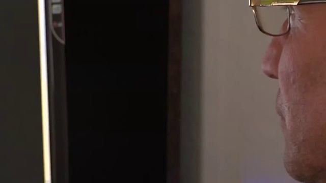 West Bank keffiyeh factory finds Internet lifeline смотреть онлайн