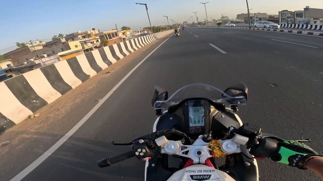 HUM NIKAL GAYE APANI BIKE LENE OR MILA 3KM KA TRAFFIC || BMW G310 RR FIRST SERVICE смотреть онлайн