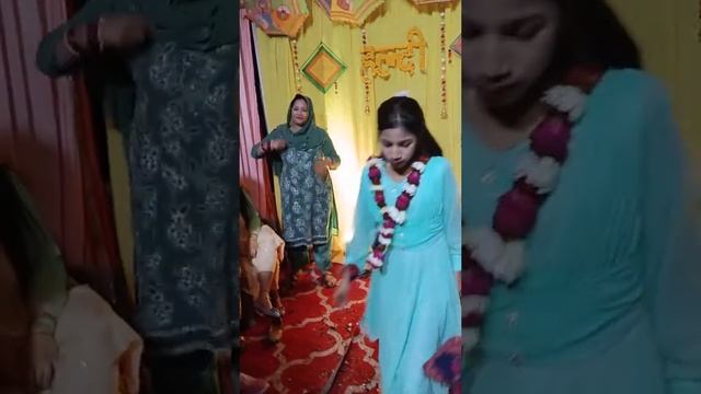 Indian Auntie's Hot Dance At Wedding Dance Party смотреть онлайн