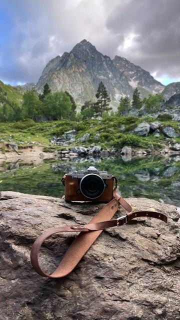 Кожаные ремешки для фотоаппарата. Аксессуары из кожи для пленочной камеры. Кожевенное ремесло. смотреть онлайн
