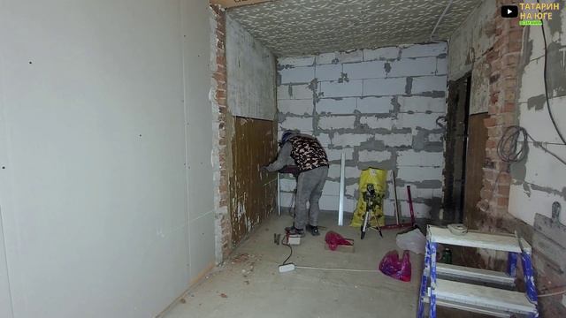 УТЕПЛЯЮ ДОМ ПРИШЛОСЬ ПОТРАТИТЬСЯ РЕМОНТ В ПРИХОЖЕЙ Я В ШОКЕ КАКОПЯТЬ ВСЕ ГНИЛОЕ смотреть онлайн