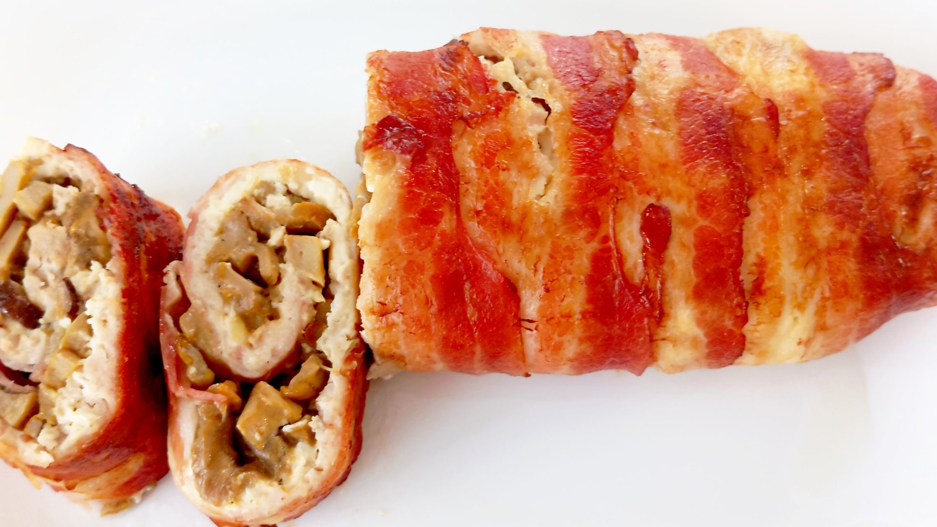 Сочный рулет из фарша, с грибами , сыром 🧀 в беконе 🥓 смотреть онлайн