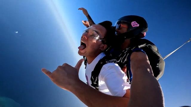 Andrei Primer salto en paracaídas! desde 10000 pies en iJump Gran Canaria смотреть онлайн