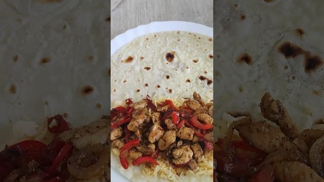Мексиканская закуска с курицей. "" Кесадилья"" смотреть онлайн