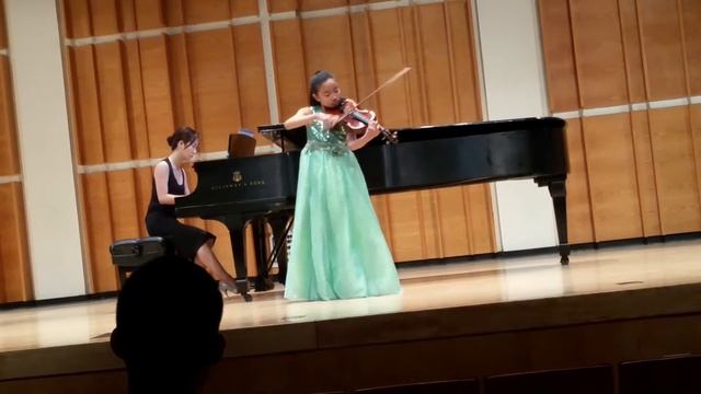 Iris Hur viola(9yrs)- Praeludium and allegro смотреть онлайн