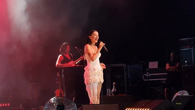 Melike Şahin-Sarıl Bana- 06.08.2023 Harbiye Konseri смотреть онлайн