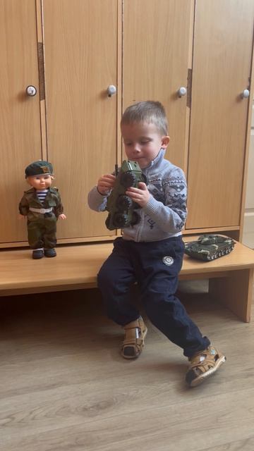 Володя и танк. В детском саду смотреть онлайн