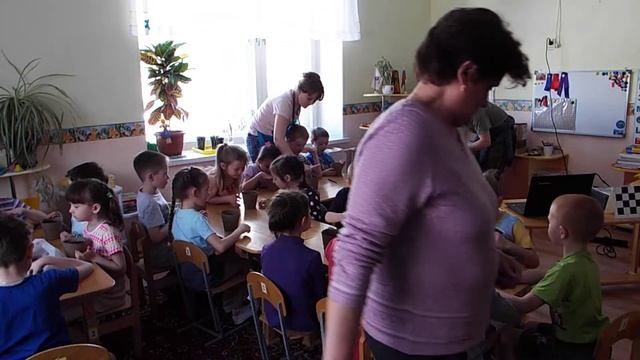 Посадка дубочков и гороха в садике смотреть онлайн
