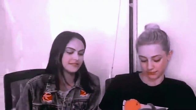 Betty & Veronica // Umbrella [+Lili & Camila] смотреть онлайн