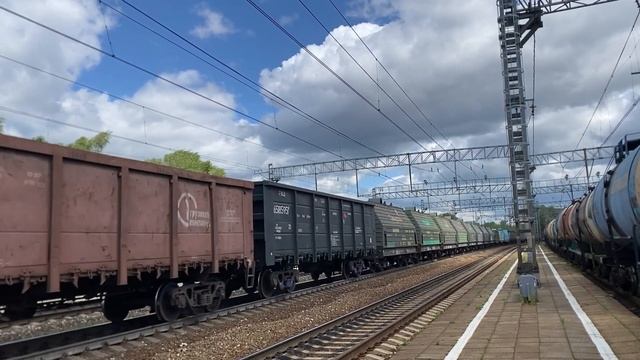 Электровоз ВЛ11-306/302Б с грузовым поездом смотреть онлайн
