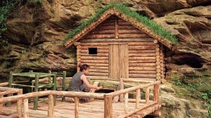 ДЕВУШКА СТРОИТ ДОМ в ДЖУНГЛЯХ