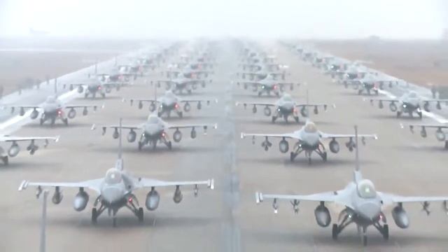 F 16 выстраиваются на взлет