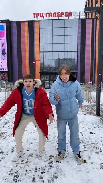 Я стучу по батареям #shorts смотреть онлайн