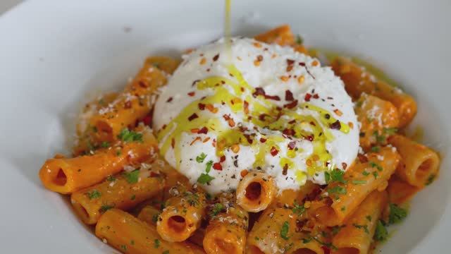 🍝 ТОРТИЛЬОНИ С ВОДОЧНЫМ СОУСОМ И БУРРАТОЙ