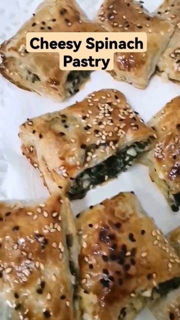 Aimple party with spinach and cheese fillings #asmr #shorts #shortvideo #satisfying #foodie #pastry смотреть онлайн