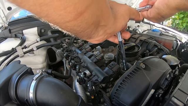 How to Install Spark Plugs & R8 Coil packs on the b8/b8.5 Audi 2.0T A4/A5/Q5/A EA888 Gen2 DIY смотреть онлайн