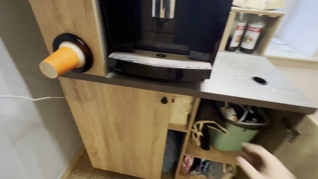 Кофейня самообслуживания в стиле дерево-камень смотреть онлайн