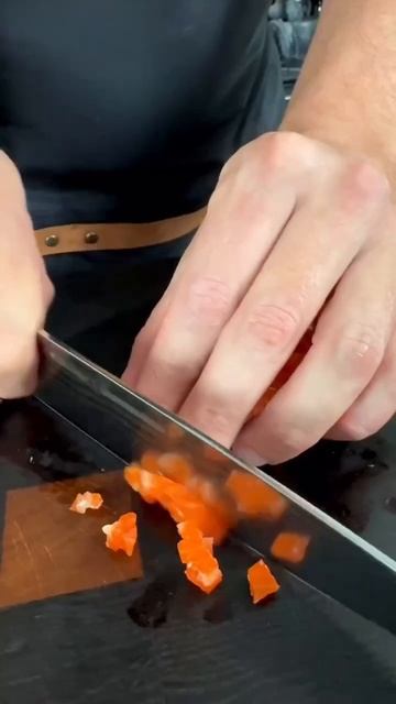 ЗАКУСКА СО СЛАБОСОЛЕНЫМ ЛОСОСЕМ смотреть онлайн