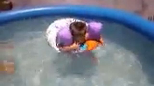 melissa tomando banho de piscina смотреть онлайн
