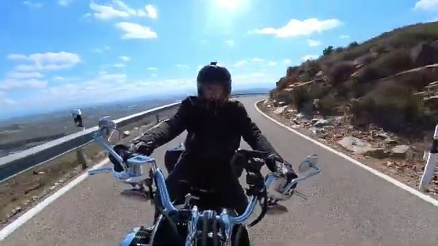 R18 BMW Motorrad on route смотреть онлайн