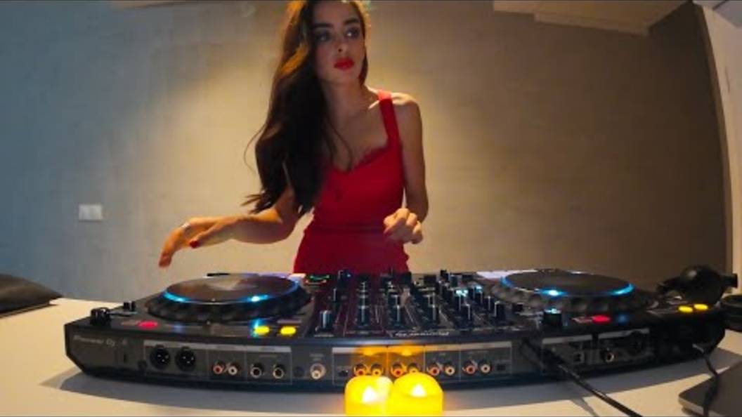 DJ SOFIA | MELODIC TECHNO & FUTURE RAVE DJ SET - SOFIA'S NIGHT MIX #2 (David Guetta, Kream, Meduza) смотреть онлайн
