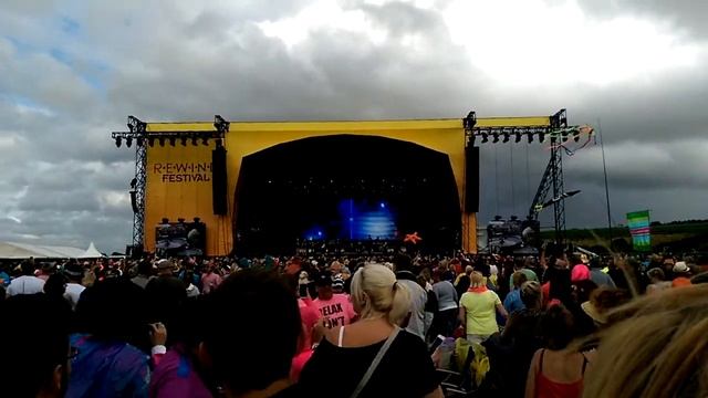 'Relax', Frankie Goes To Hollywood @ Rewind Festival, played by Trevor Horn Band смотреть онлайн