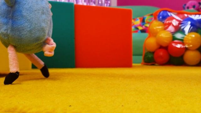 Свинка Пеппа и самодельный бассейн! Видео про игрушки для детей смотреть онлайн