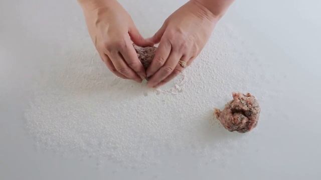 Delia's Techniques - How to make Sausage Rolls смотреть онлайн