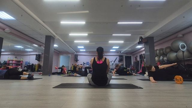 ГРУППОВАЯ ТРЕНИРОВКА ABS \ УПРАЖНЕНИЯ НА СПИНУ \ УПРАЖНЕНИЯ НА ПРЕСС \ РАСТЯЖКА смотреть онлайн