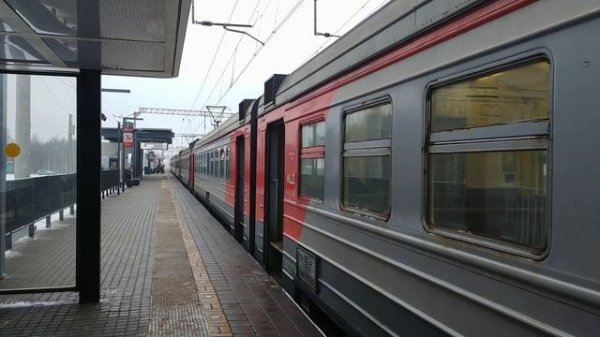 Электропоезд ЭД4М-0165 платформа Шереметьевская