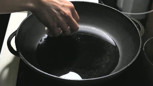 What can be made from cottage cheese and condensed milk? A simple recipe - Stuffed syrniki. смотреть онлайн