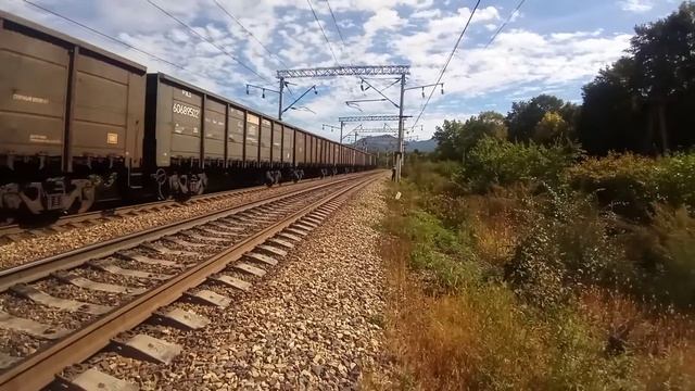 Электровоз 3ЭС5К-025 "Ермак" с грузовым поездом. смотреть онлайн
