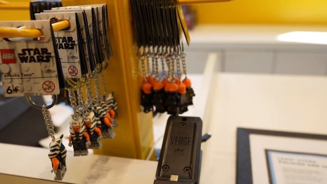 Everything New In Downtown Disney | New Merch, Lego Sets, And Updates At The Disneyland Resort смотреть онлайн