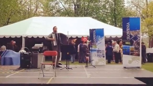 Slovenia's Accordionists perform & sing in Ottawa at Tulip Festival смотреть онлайн
