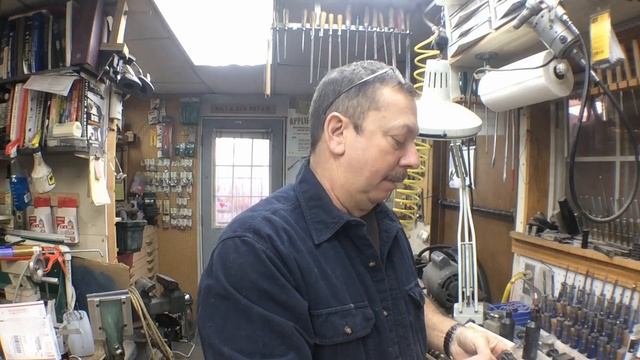 Milling Machine Tooling: R-8 or Morse Taper? смотреть онлайн