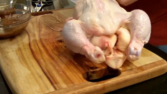 BBQ Whole Chicken on a Weber Charcoal Grill смотреть онлайн