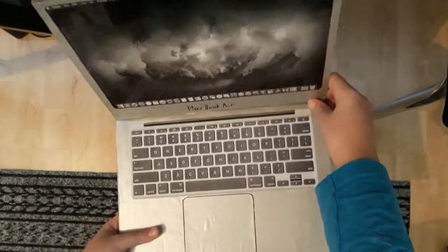 Macbook Air от картон смотреть онлайн