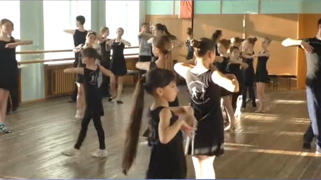 Майстер клас від Романа Колесника зі спортивно бальних танців смотреть онлайн