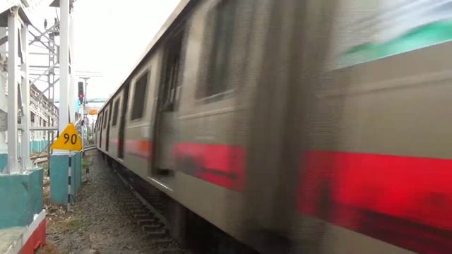 Train Race || Rarest Fottage Beml Emu Overtake Duplicated Medha Emu || Indian Railways смотреть онлайн
