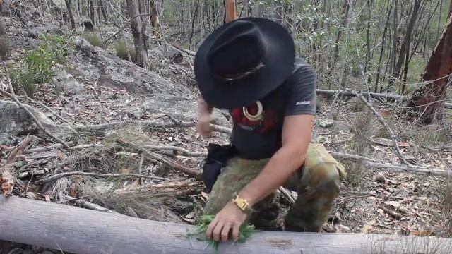 DIY plantain ointment Bushcraft style in the Australian outback смотреть онлайн