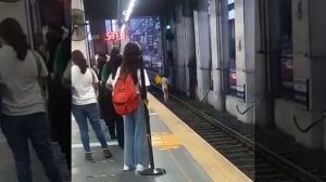 Голый тип в метро🤣