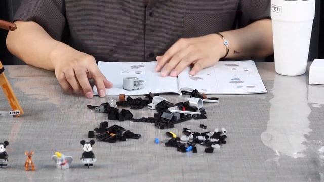 UNBOXING + BUILDING | LEGO WALT DISNEY TRIBUTE CAMERA смотреть онлайн