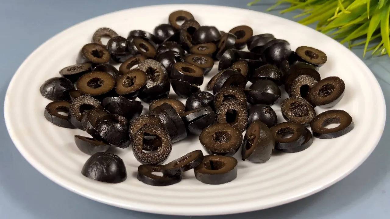 Посмотрите на этот НЕОБЫЧНЫЙ салат! Всего три ингредиента и три минуты НА ГОТОВКУ! Вкусно и полезно! смотреть онлайн