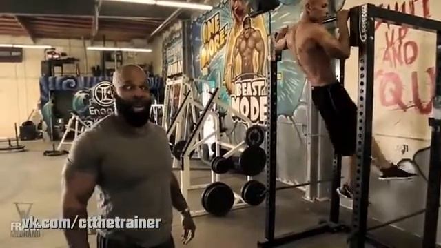 Плюшевая Борода Тренирует Турникмена смотреть онлайн