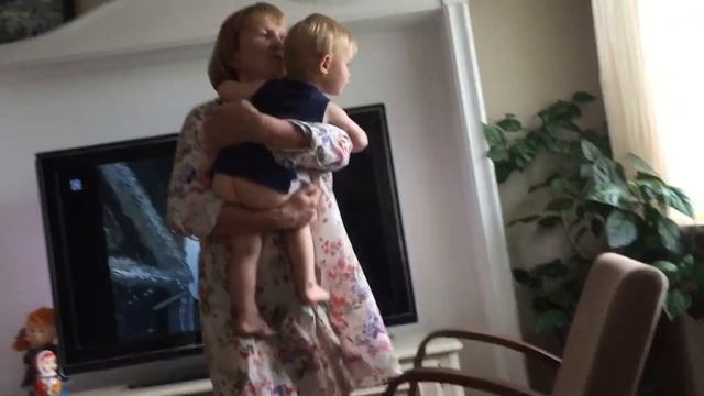 Лёва показывает как испугался грозы смотреть онлайн