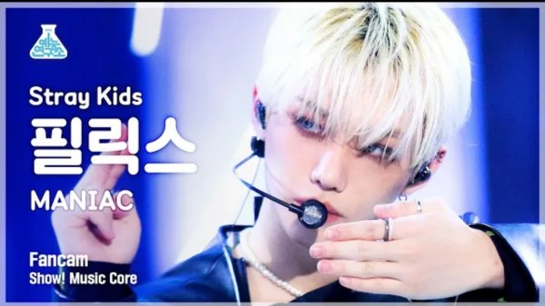 Stray Kids 'MANIAC' (Felix FanCam) MusicCore 220409