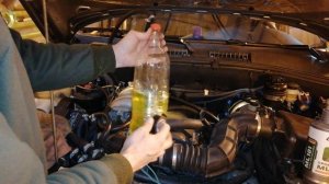 Промывка инжектора при помощи пластиковой бутылки