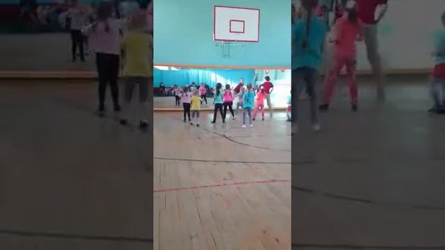 Маша занимается танцами. смотреть онлайн